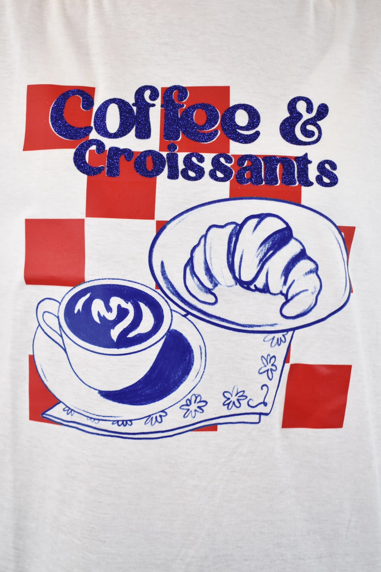 T-shirt da donna dal fit oversize con stampa "COFFEE & CROISSANTS", casual chic, brand Susy Mix, articolo tsh13