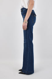 Jeans EMILY Susy Mix flare fit, lavaggio leggermente invecchiato, vita media e tasche abbottonate posteriori, casual chic, articolo jemilycrdsq