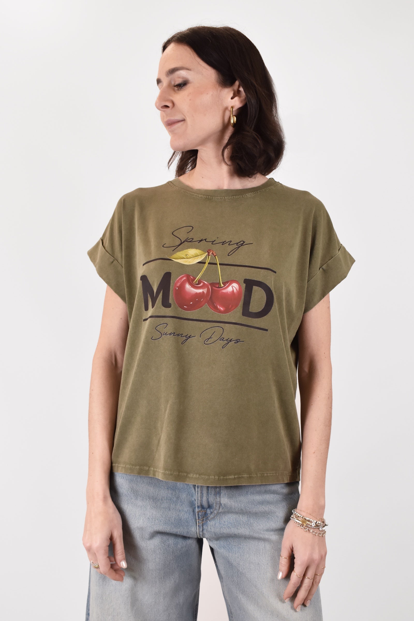 T-shirt Susy Mix con stampa cliege MOOD, spalla scesa e taglia unica, vestiblità morbida, casual chic, articolo 203M