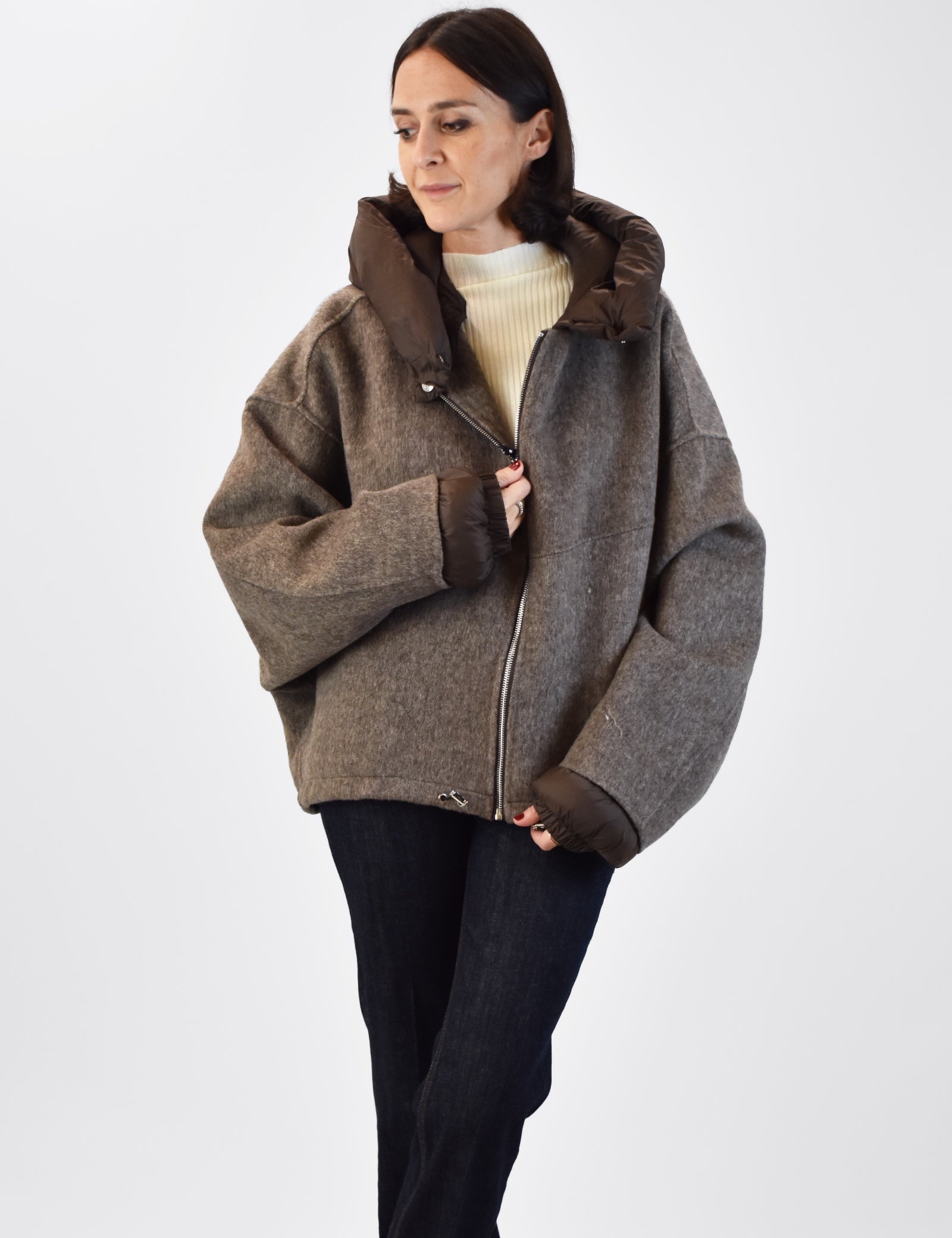 Bomber handmade con dettagli piumino removibili, brand HaveOne, vista frontale, colore moro