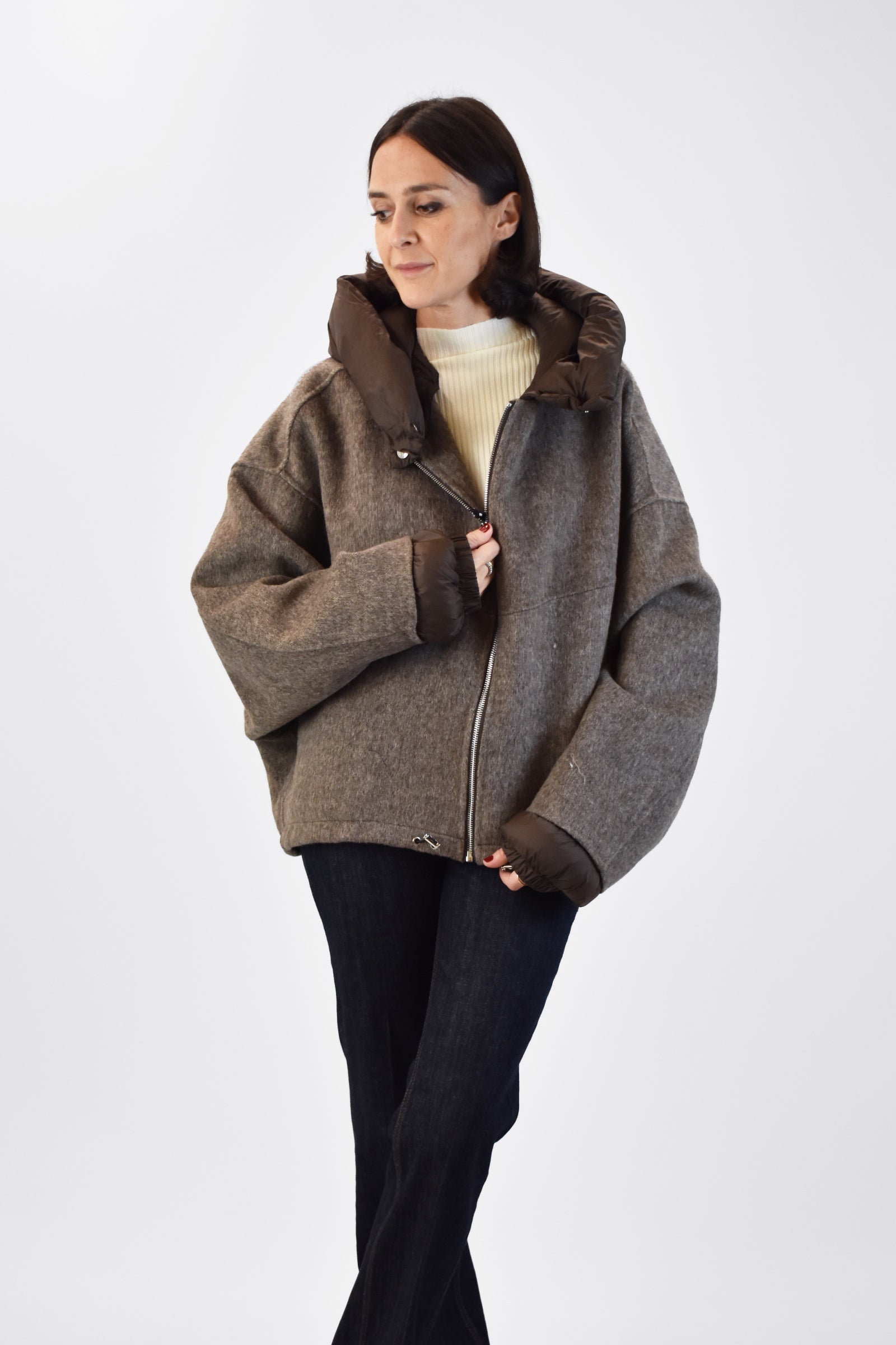 Bomber handmade con dettagli piumino removibili, brand HaveOne, vista frontale, colore moro