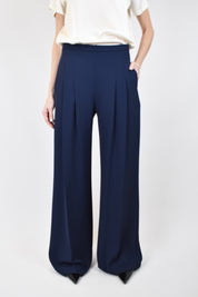 Pantalone ampio con pinces