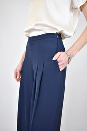 Pantalone ampio con pinces