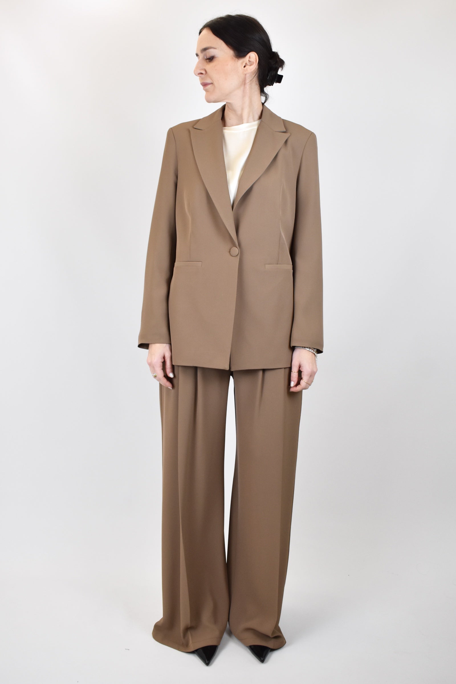 Pantalone ampio con pinces