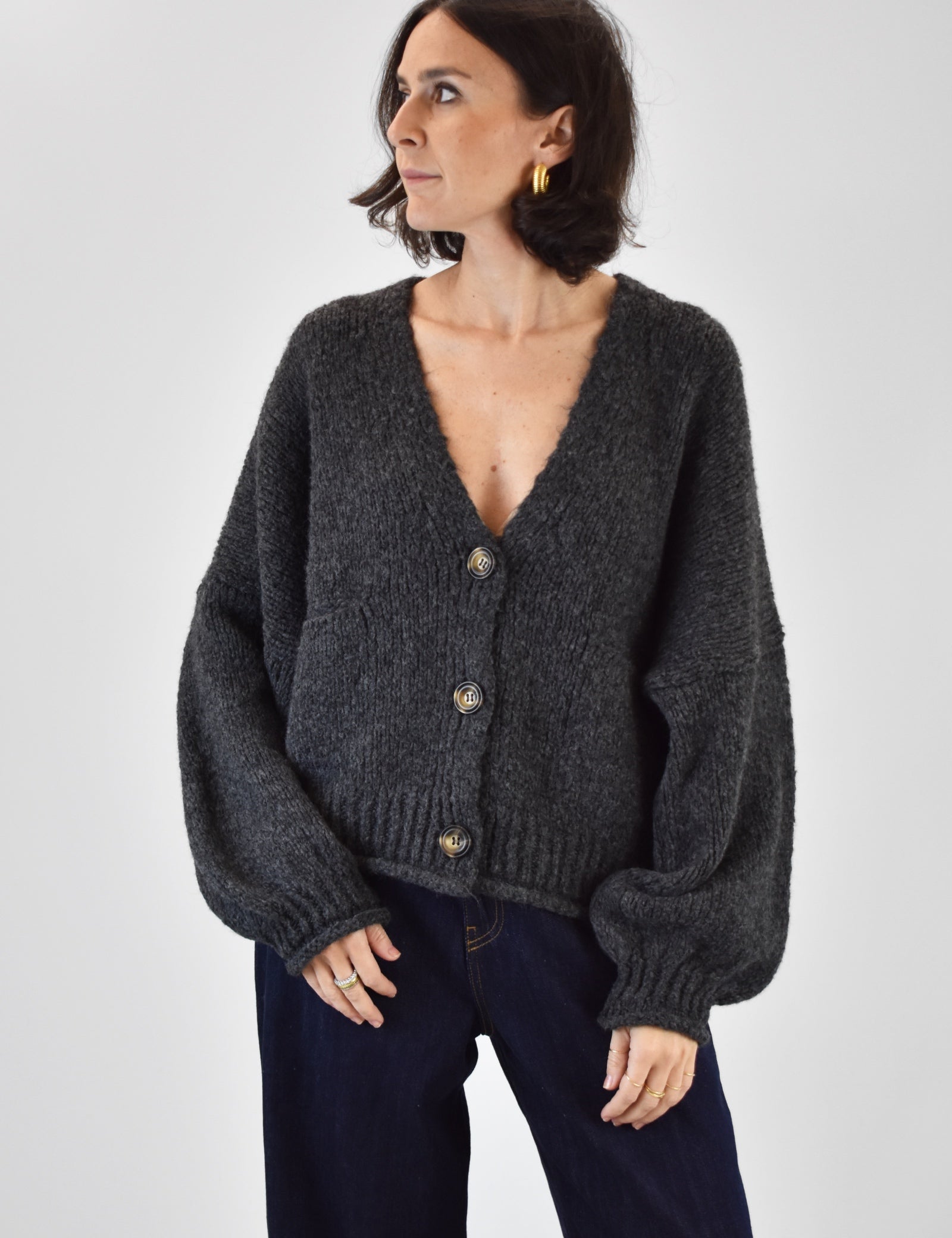 Cardigan di HaveOne con chiusura a 3 bottoni, colore antracite, vista frontale 