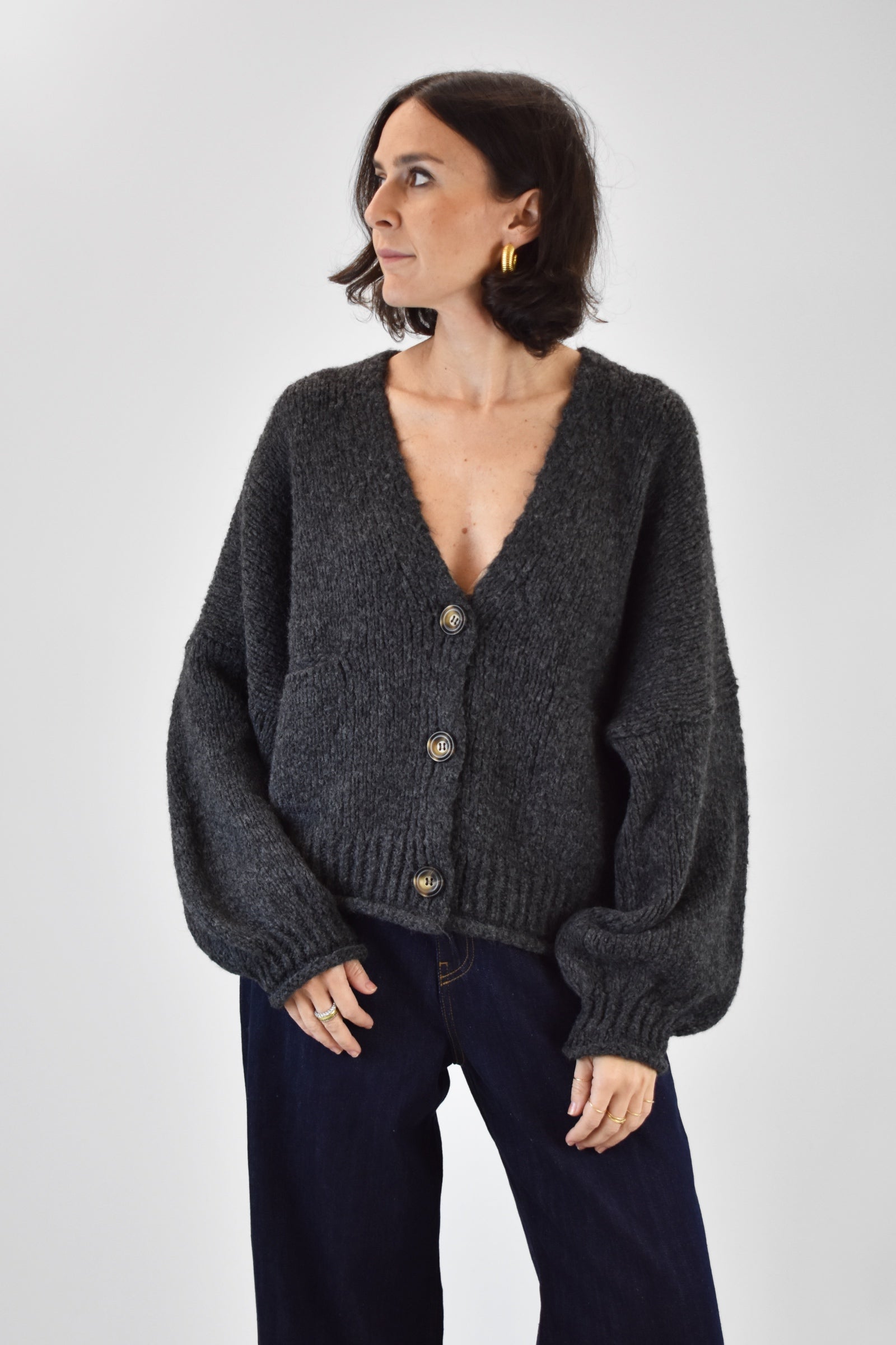 Cardigan di HaveOne con chiusura a 3 bottoni, colore antracite, vista frontale 