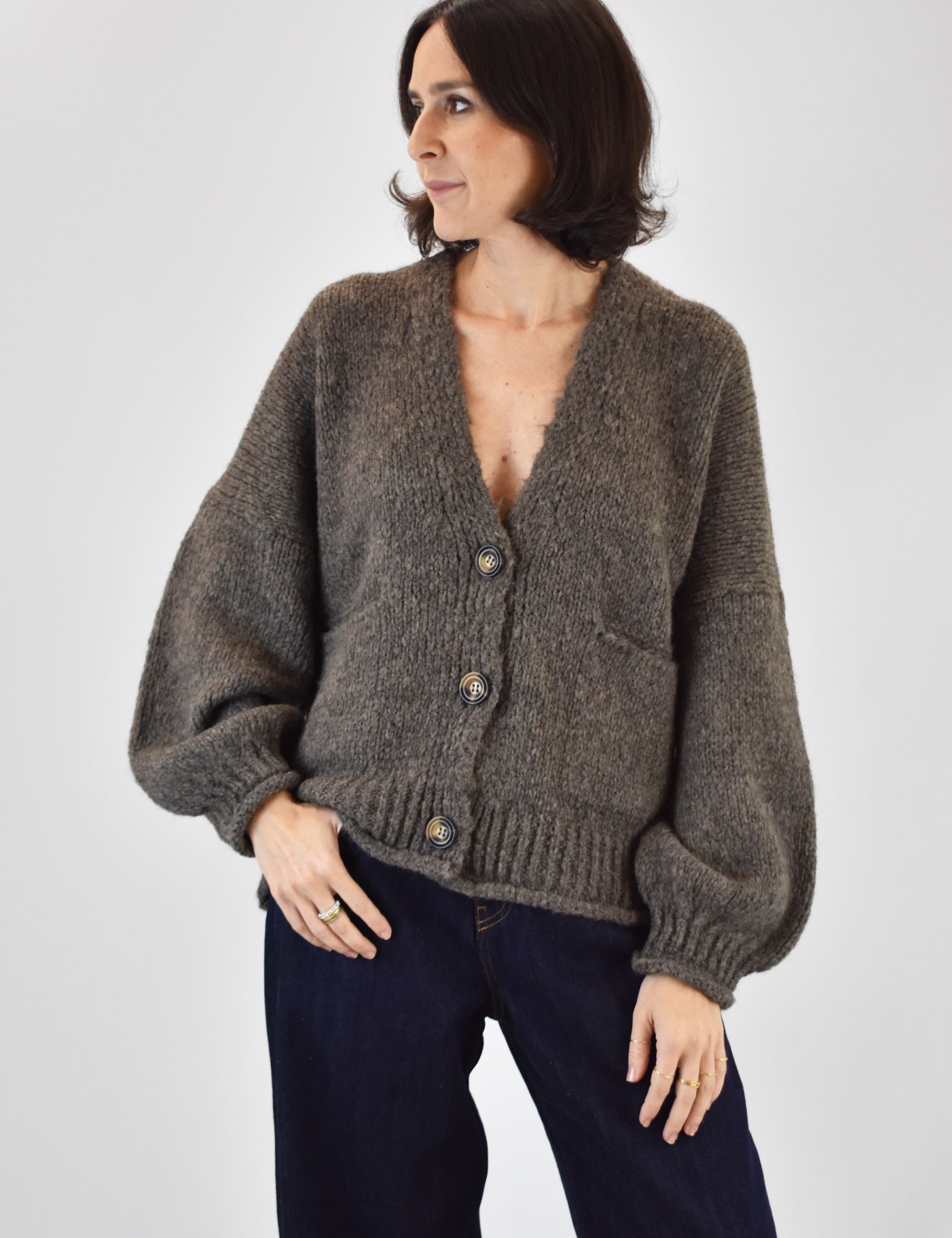 Cardigan di HaveOne con chiusura a 3 bottoni, vista frontale 