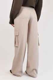 Pantalone con tasconi