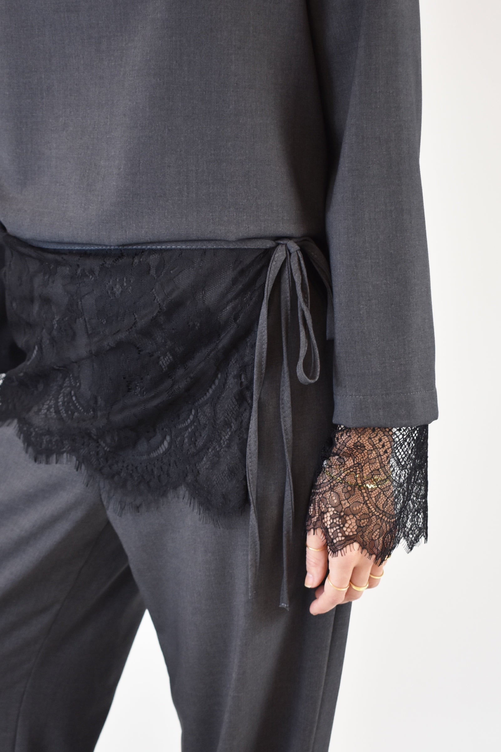 Pantalone con fusciacca pizzo