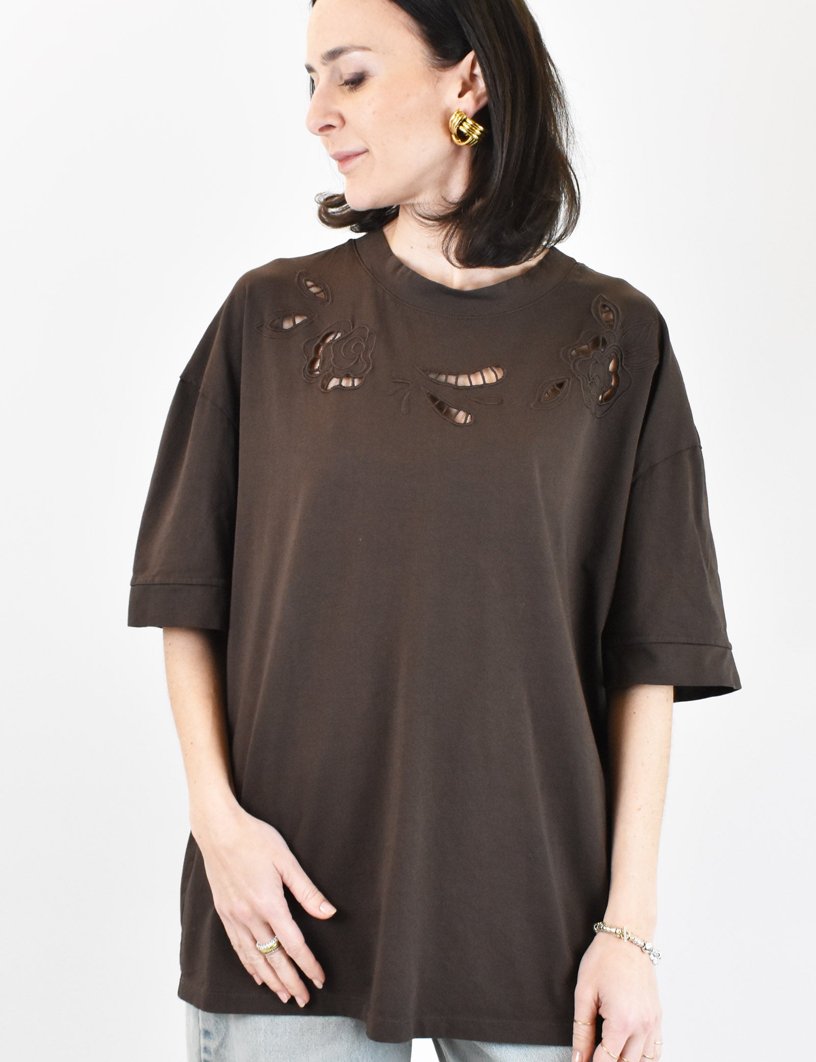 T-shirt over ricamo debrodé