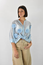 Camicia fiori applicati