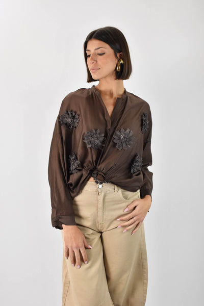 Camicia fiori applicati