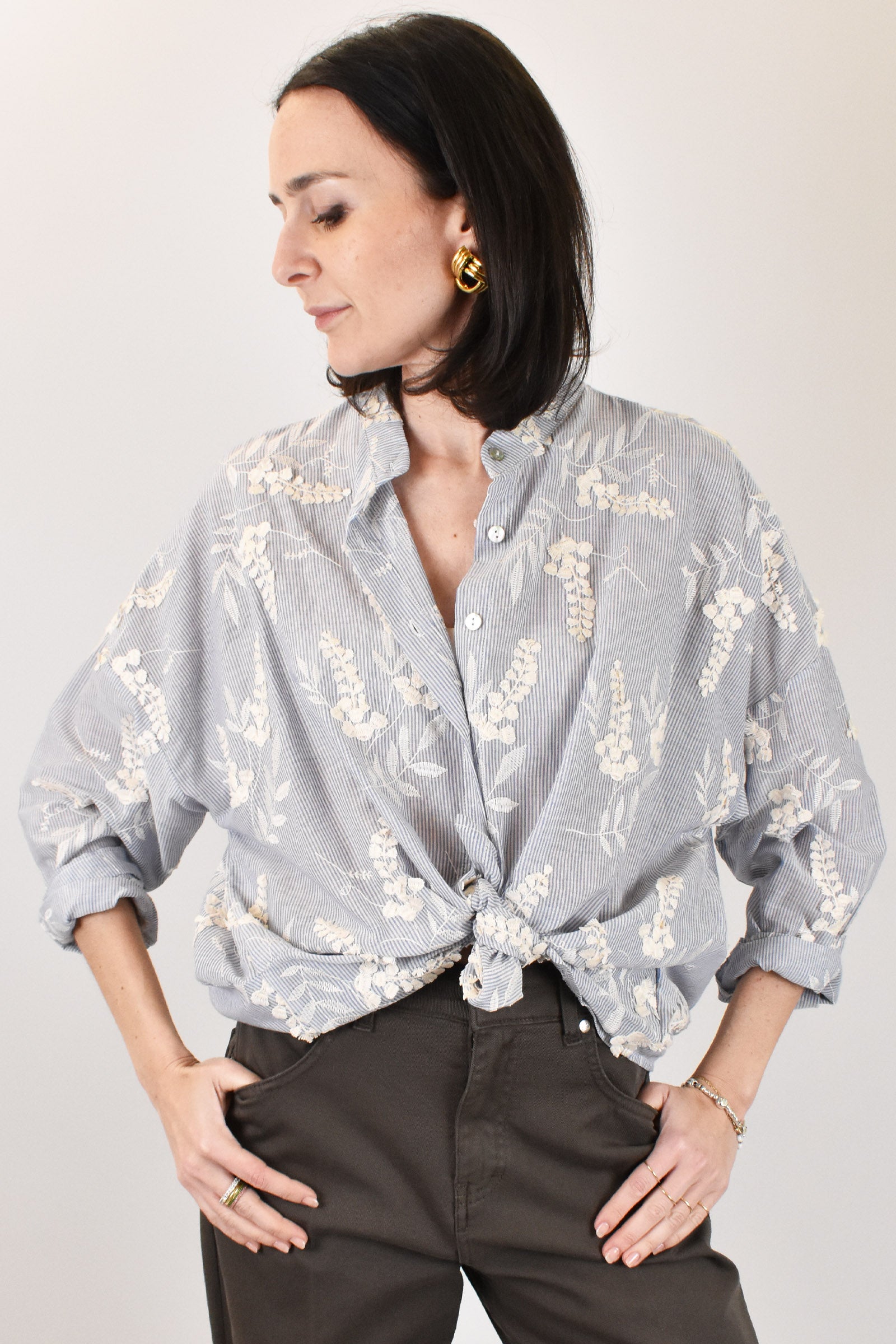 Camicia a righe con ricami