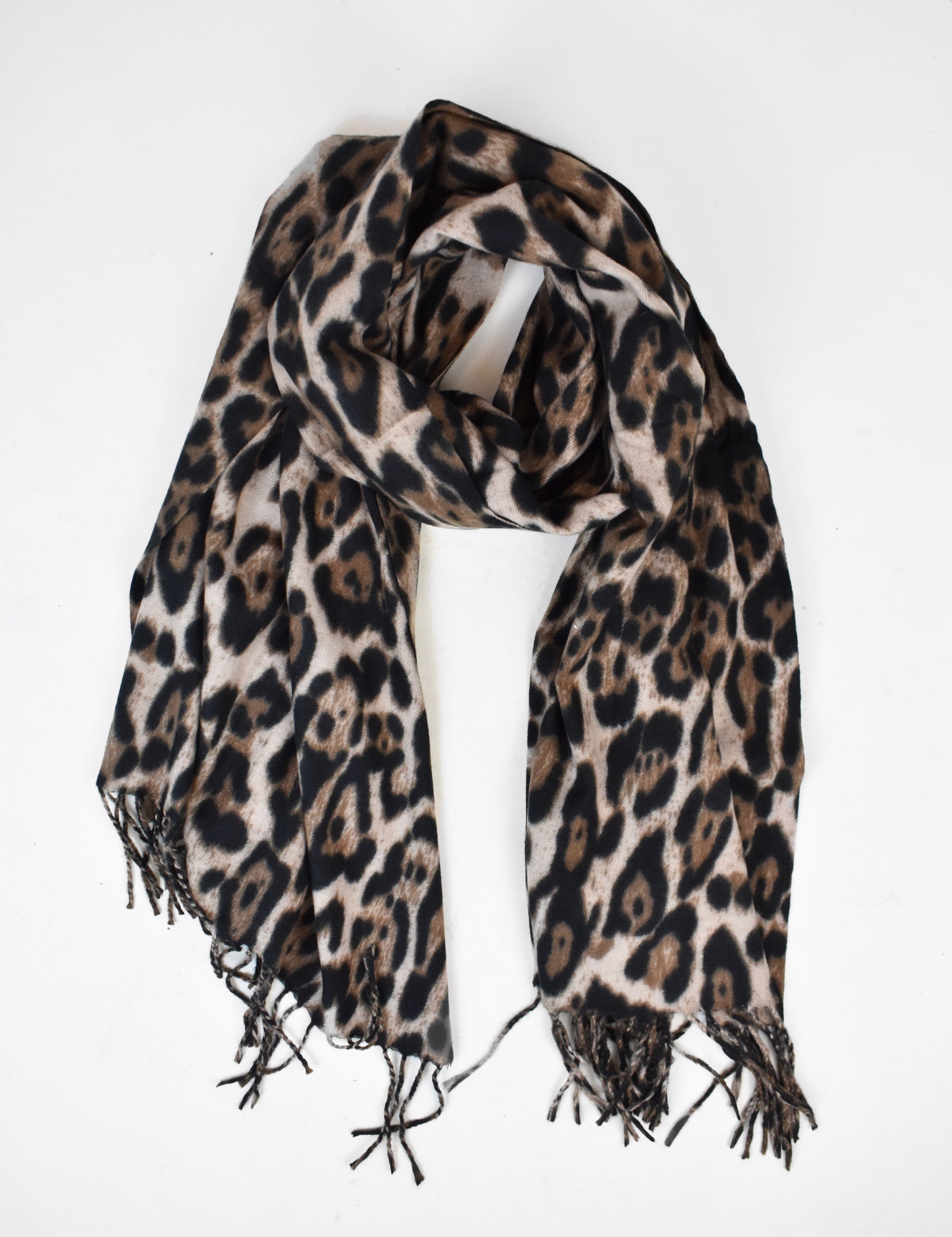 sciarpa, foto frontale di sciarpa, sciarpa maculata, sciarpa leopardata, sciarpa da donna, foto di sciarpa arrotolata, vicolo, sciarpa vicolo