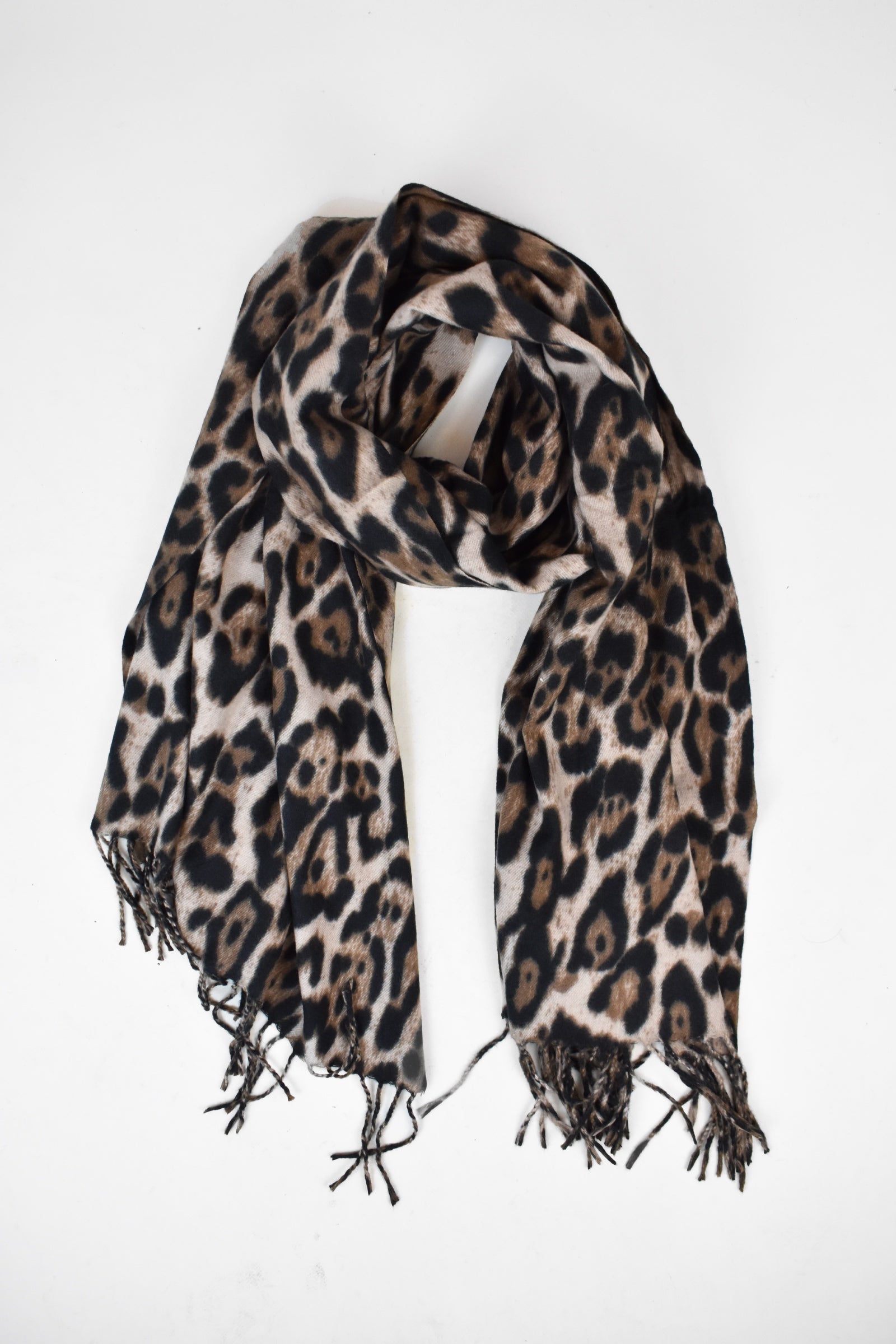 sciarpa, foto frontale di sciarpa, sciarpa maculata, sciarpa leopardata, sciarpa da donna, foto di sciarpa arrotolata, vicolo, sciarpa vicolo