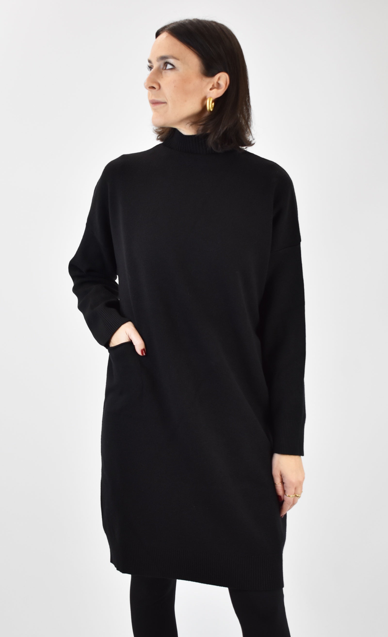 Maxi maglia, abito in maglia, foto frontale di abito in maglia, abito in maglia Susy Mix, abito in maglia nero, M92017