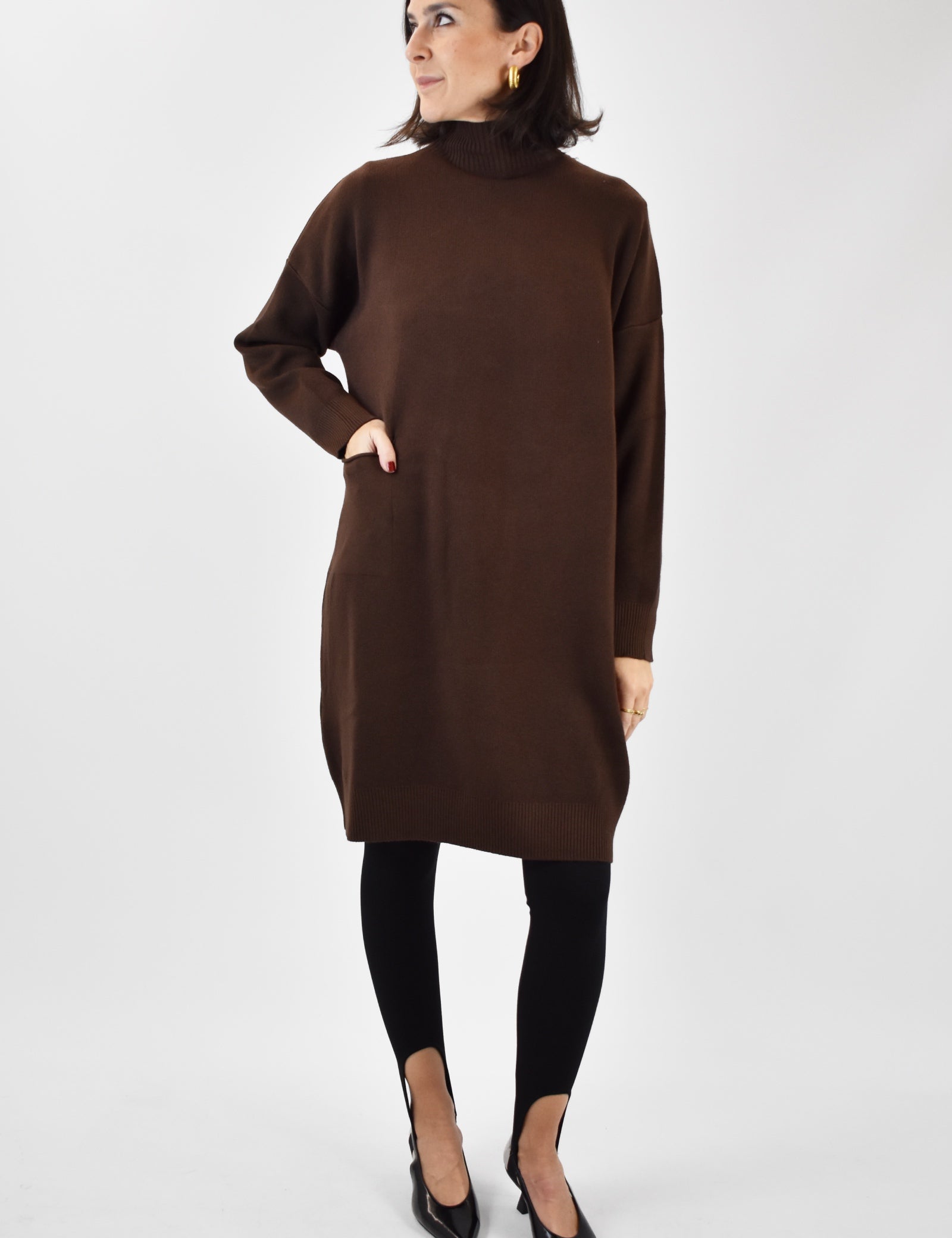 Maxi maglia, abito in maglia, foto frontale di abito in maglia, abito in maglia Susy Mix, abito in maglia marrone, M92017