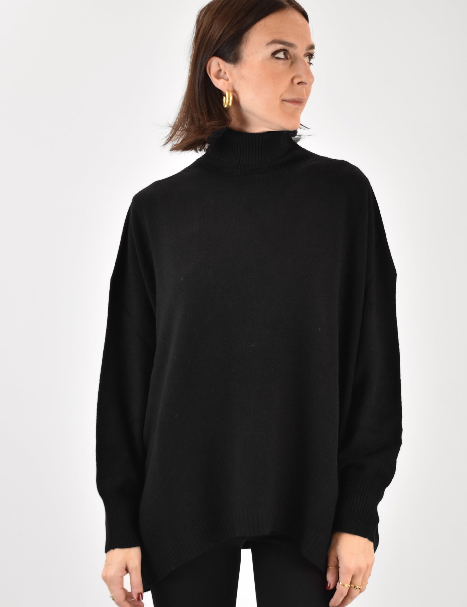 MMG-P189, maxi maglia nera, foto frontale maxi maglia, maglia Haveone, maglia ampia