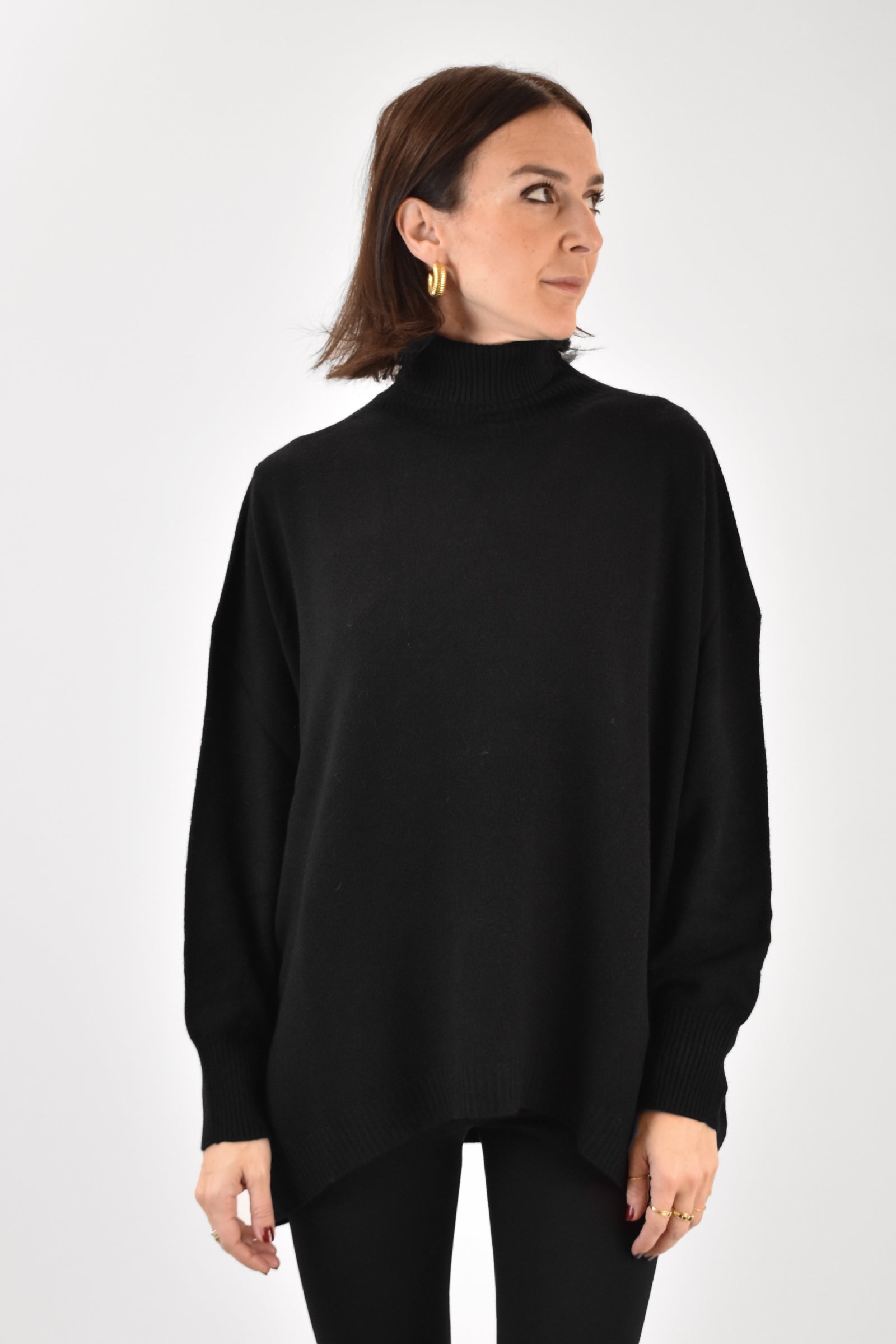 MMG-P189, maxi maglia nera, foto frontale maxi maglia, maglia Haveone, maglia ampia