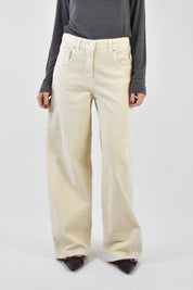 foto frontale indossata del pantalone BELLA in velluto a coste panna, brand HaveOne, modello PLS-P238