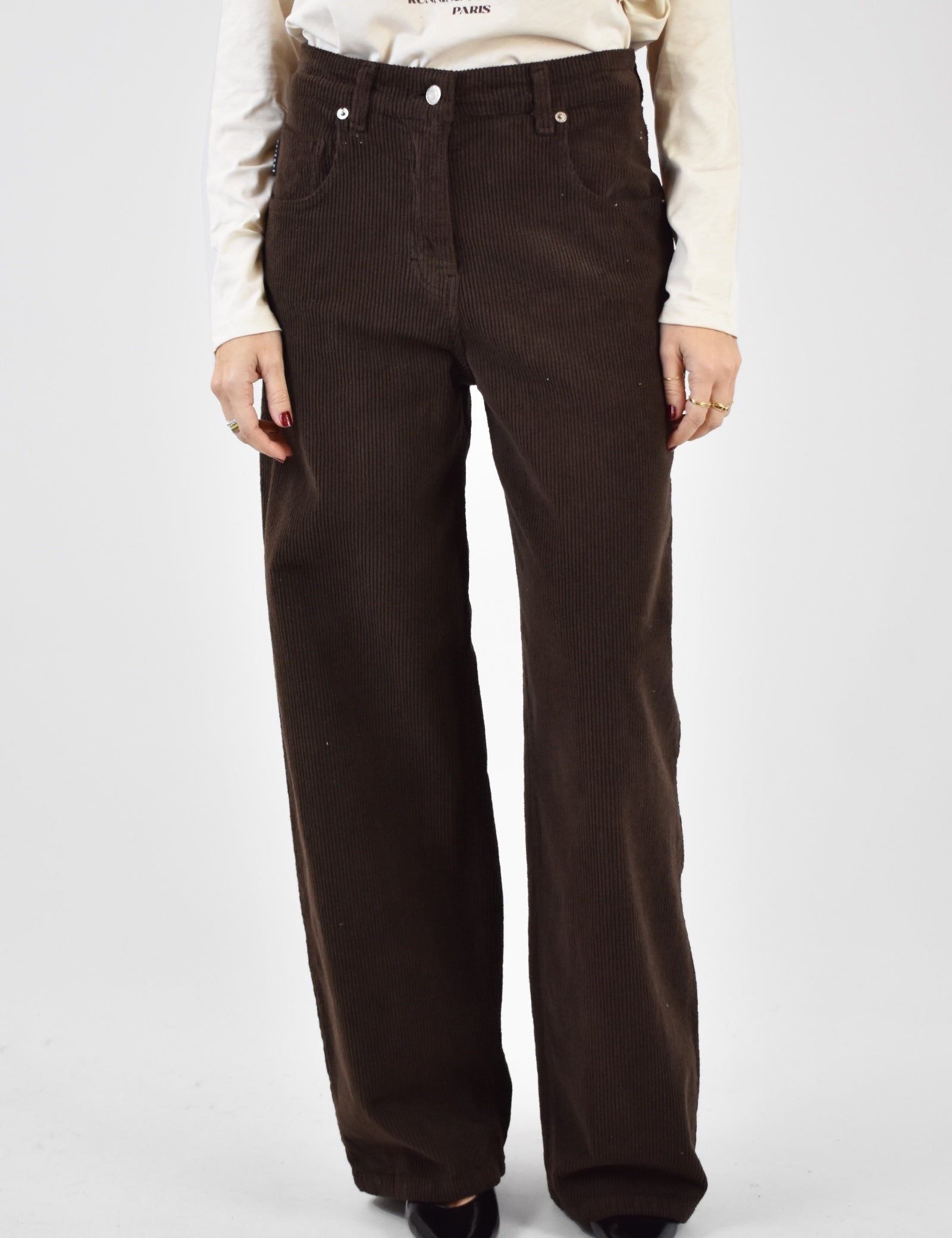 foto frontale indossata del pantalone BELLA in velluto a coste marrone, brand HaveOne, modello PLS-P238