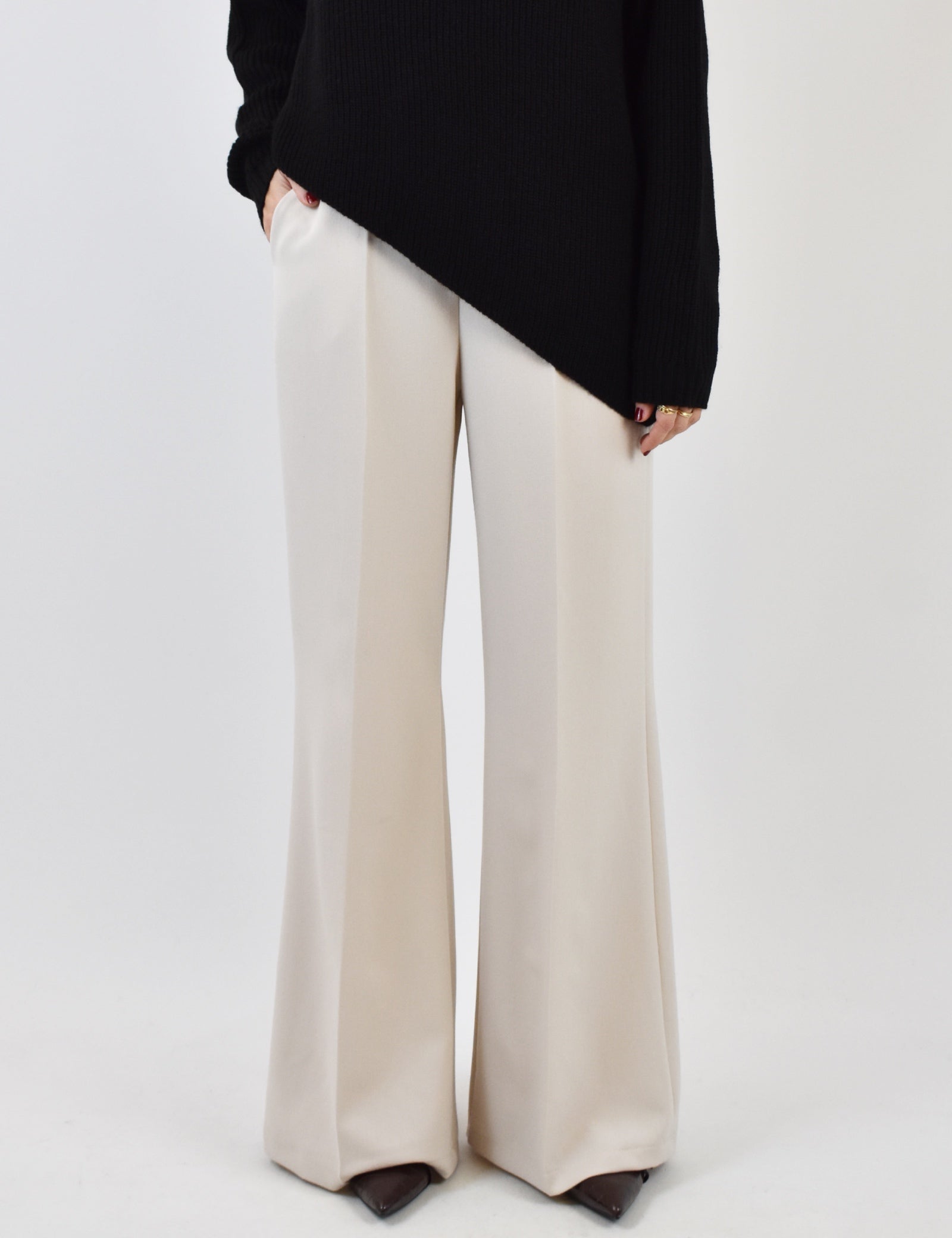 Pantalone svasato con cintura