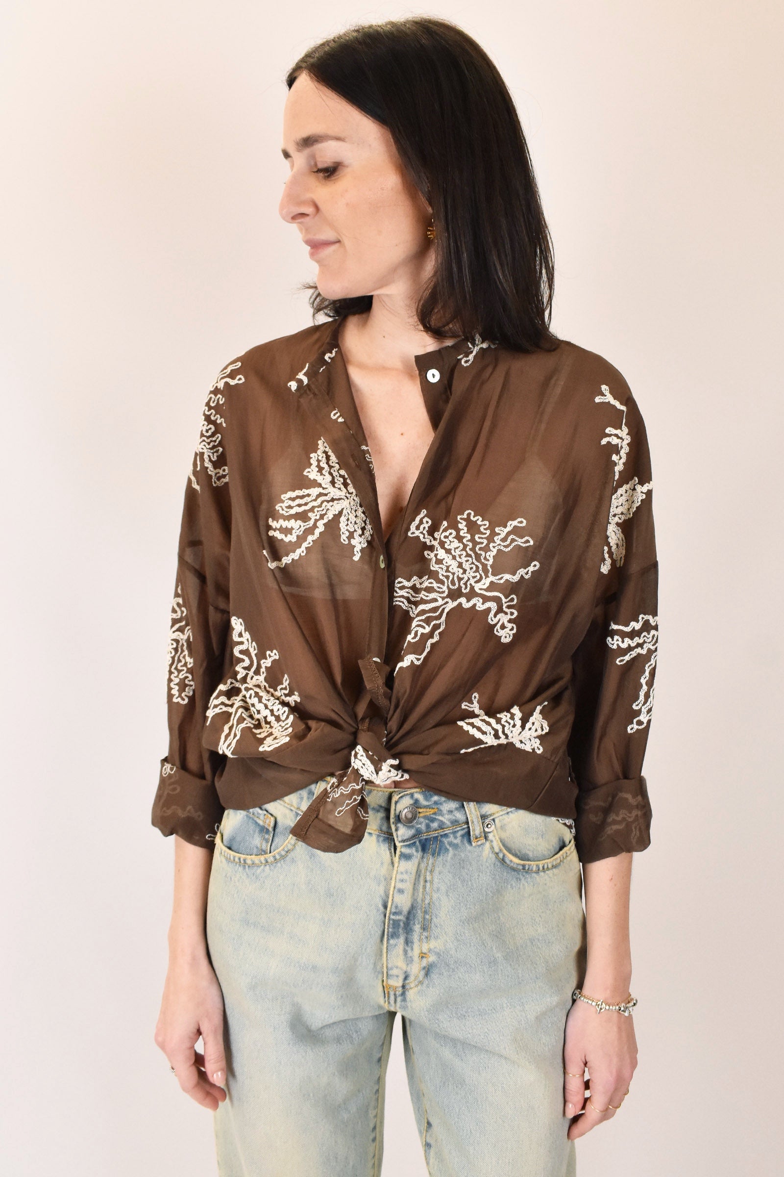 Camicia nodo con ricami