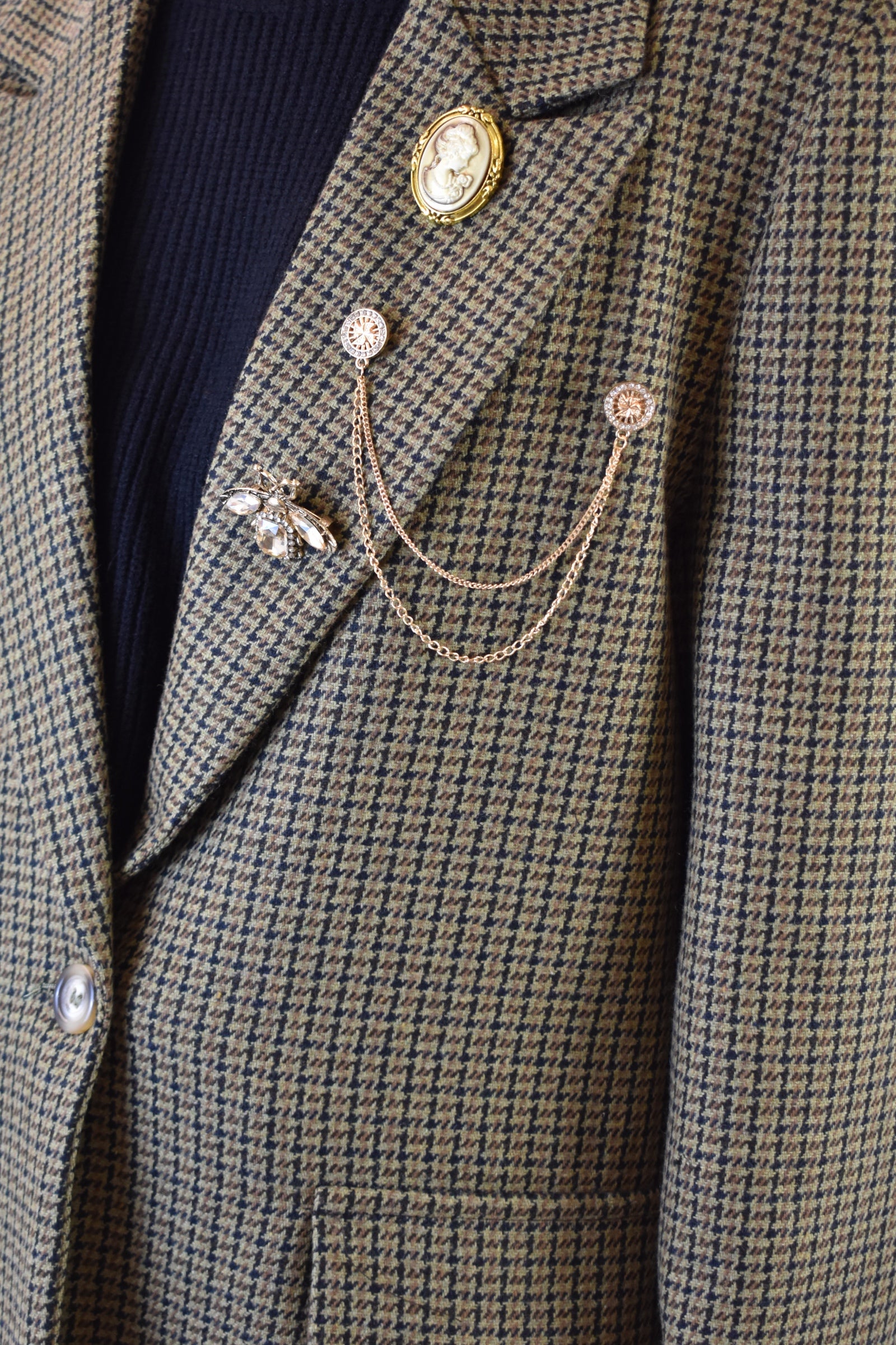 Giacca quadri e spille