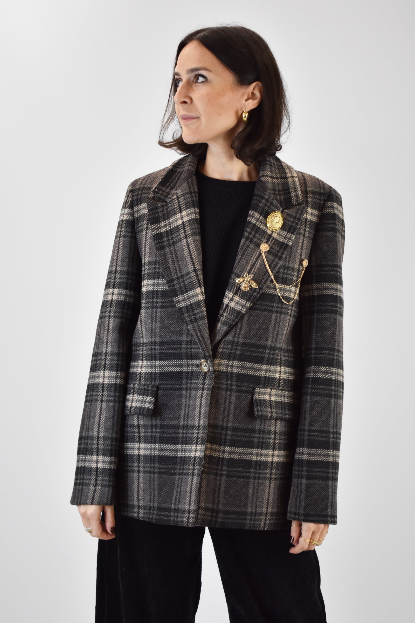 Giacca quadri e spille