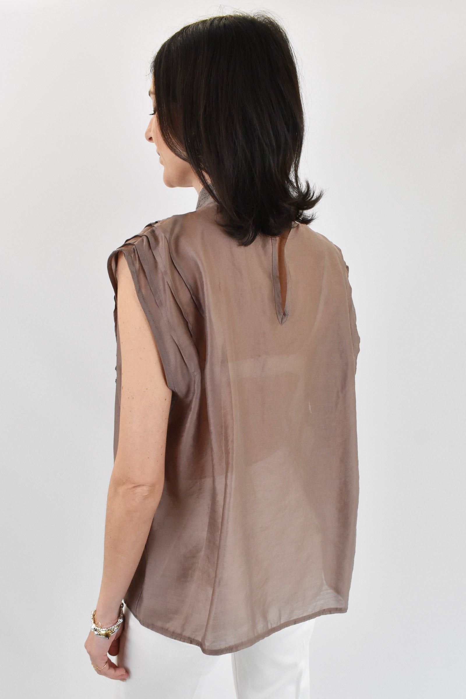 Camicia smanicata con pizzo