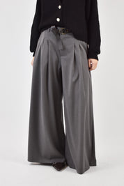 Pantalone ampio pinces