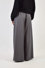 Pantalone ampio pinces
