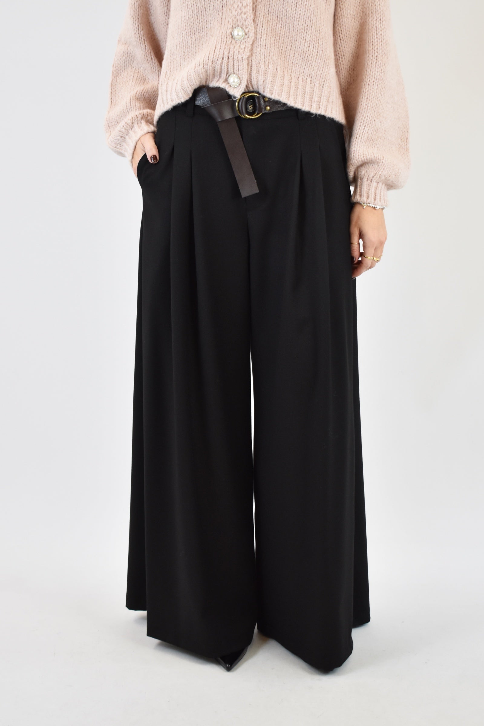 Pantalone ampio pinces