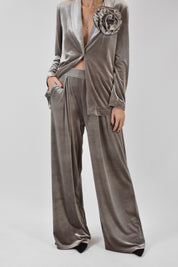 Foto indossata tailleur velluto Tensione In colore fango, pantalone in velluto Tensione In modello P10050ATAI25