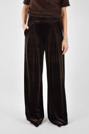 Foto indossata tailleur velluto Tensione In colore marrone, pantalone in velluto Tensione In modello P10050ATAI25