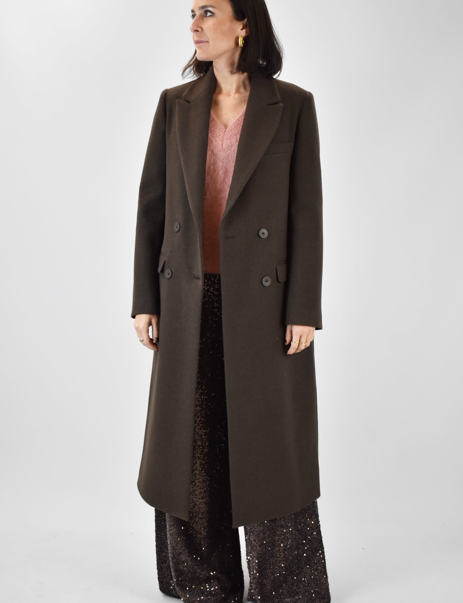 Foto indossata frontale di cappotto lungo di vicolo marrone, cappotto di vicolo modello TF1796