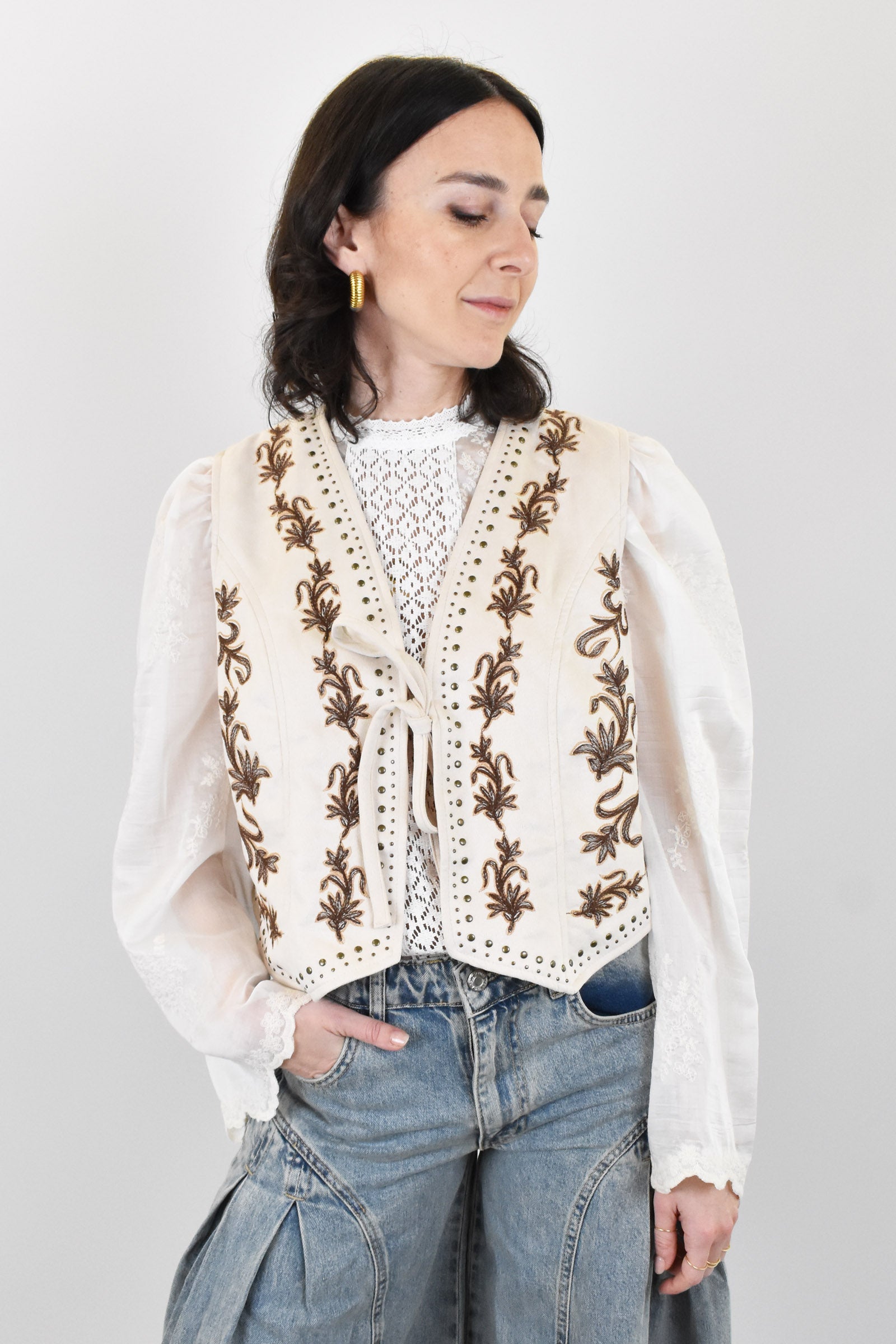 Gilet ricamato fiocco