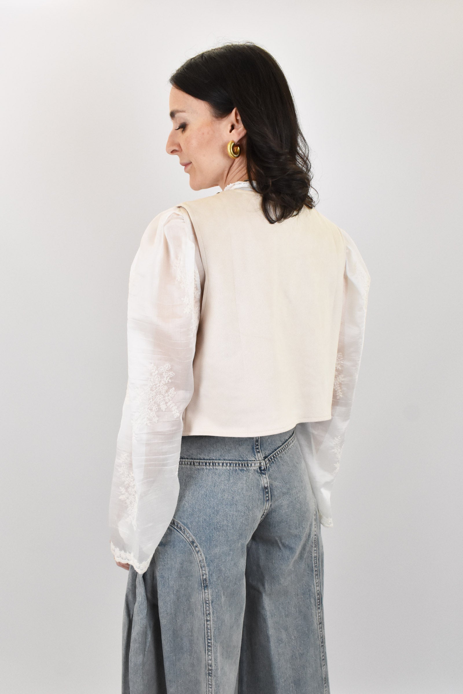 Gilet ricamato fiocco