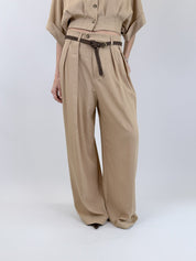 Pantalone ampio con pinces