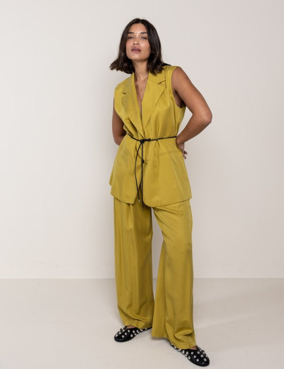 Pantalone ampio pinces