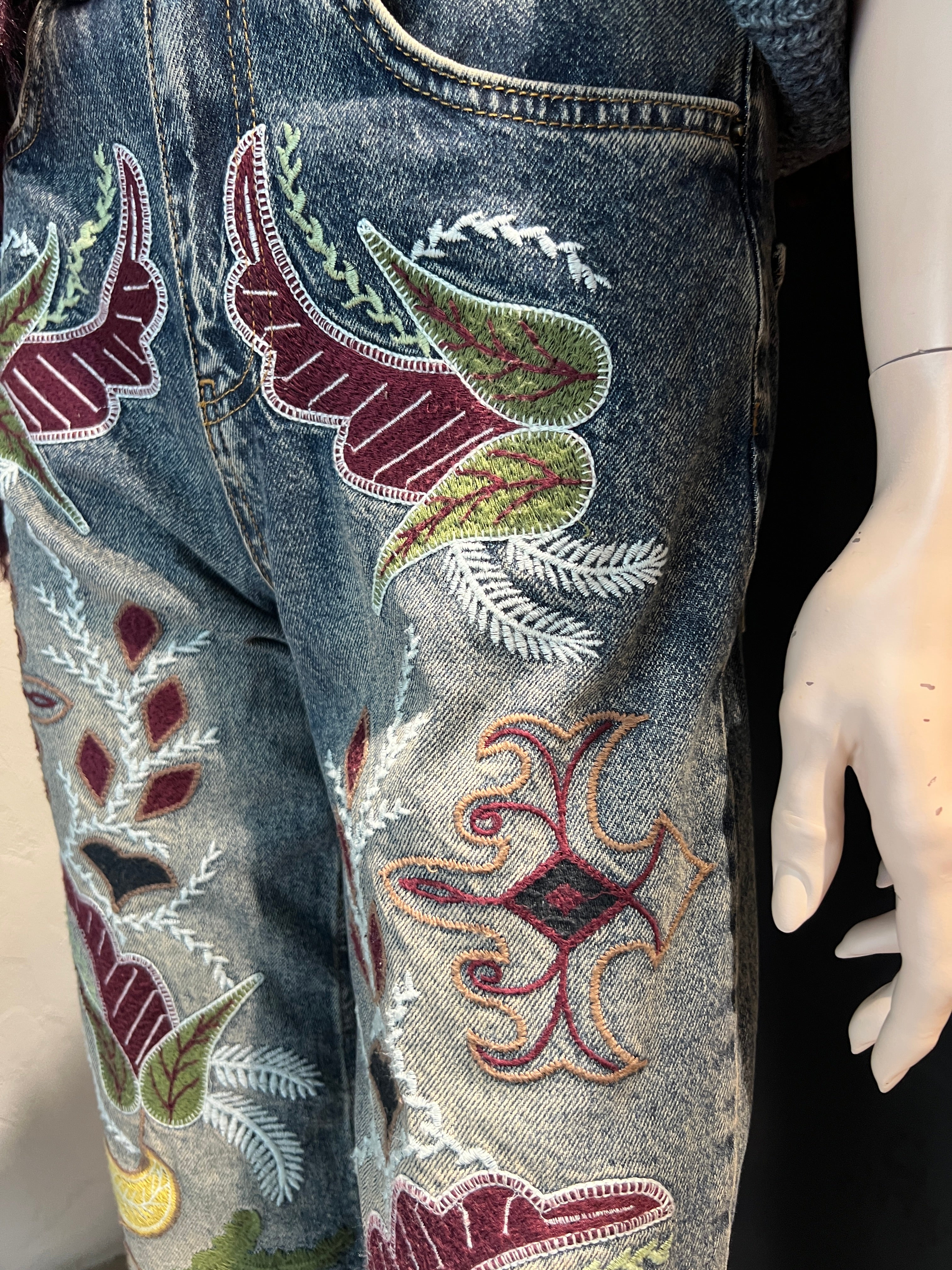 Jeans X ricami fiorati