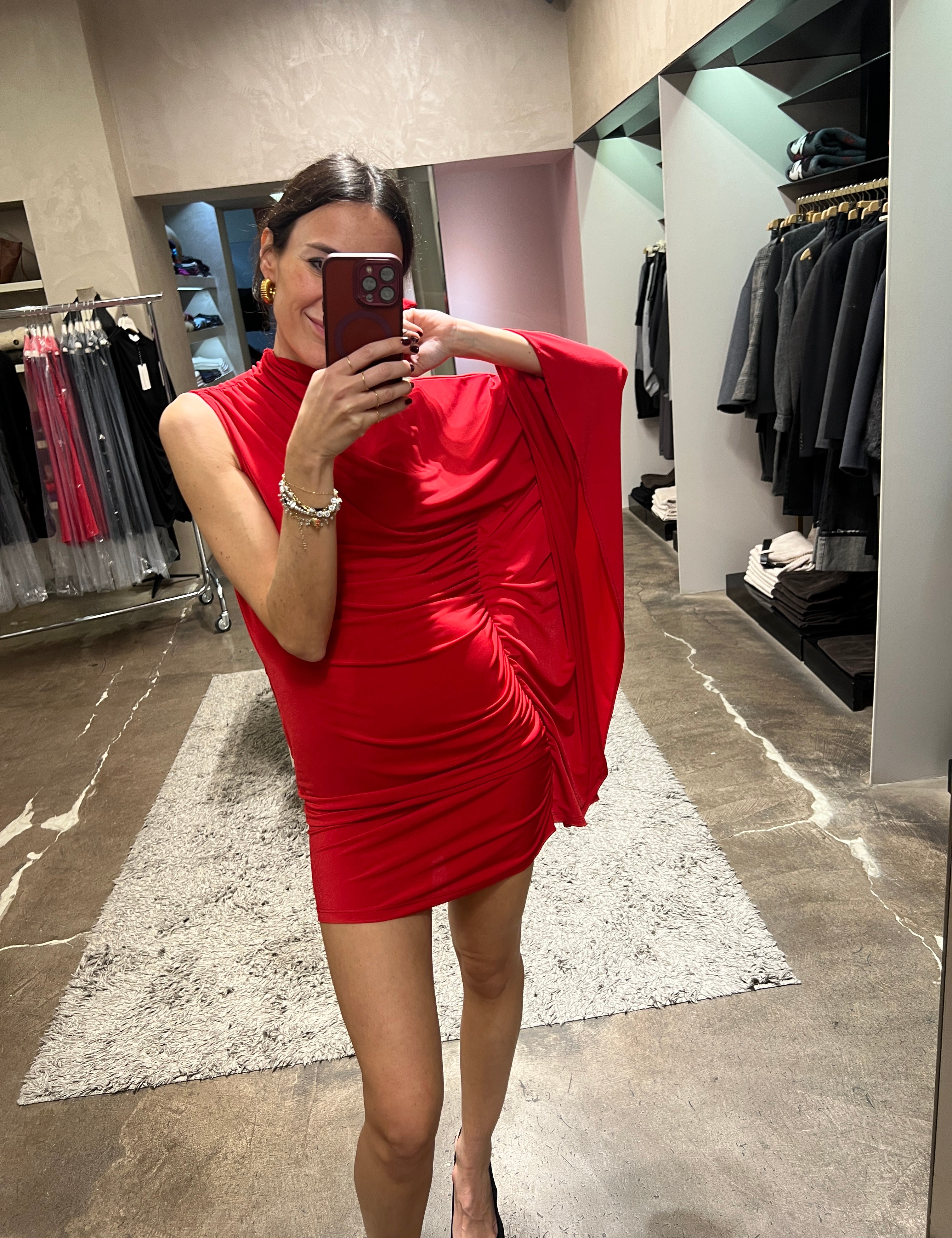 Abito corto manica cappa