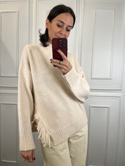 Maglia con spacco e frange laterali, brand HaveOne, articolo MHO-P418, colore panna