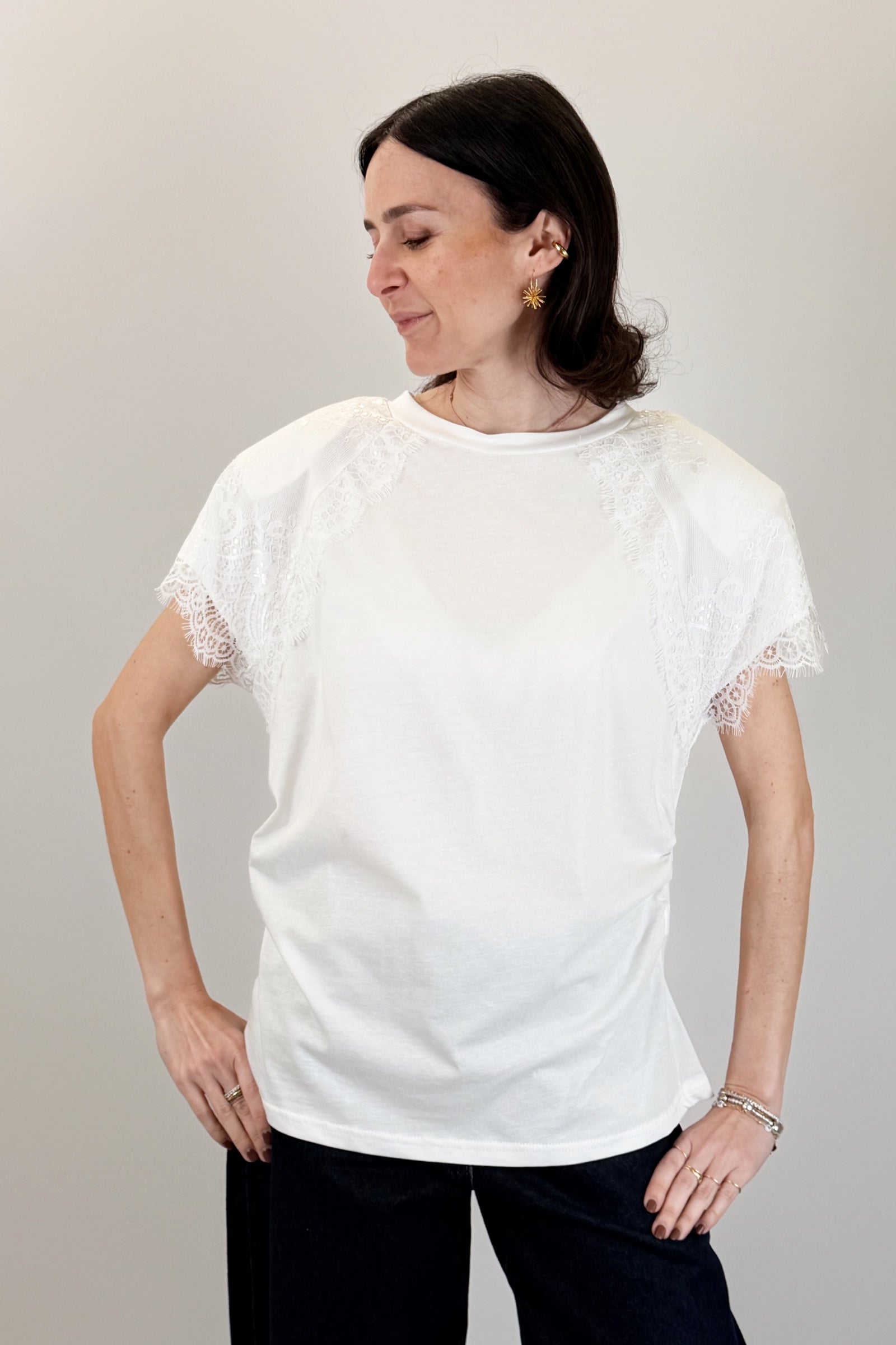 T-shirt spalline pizzo