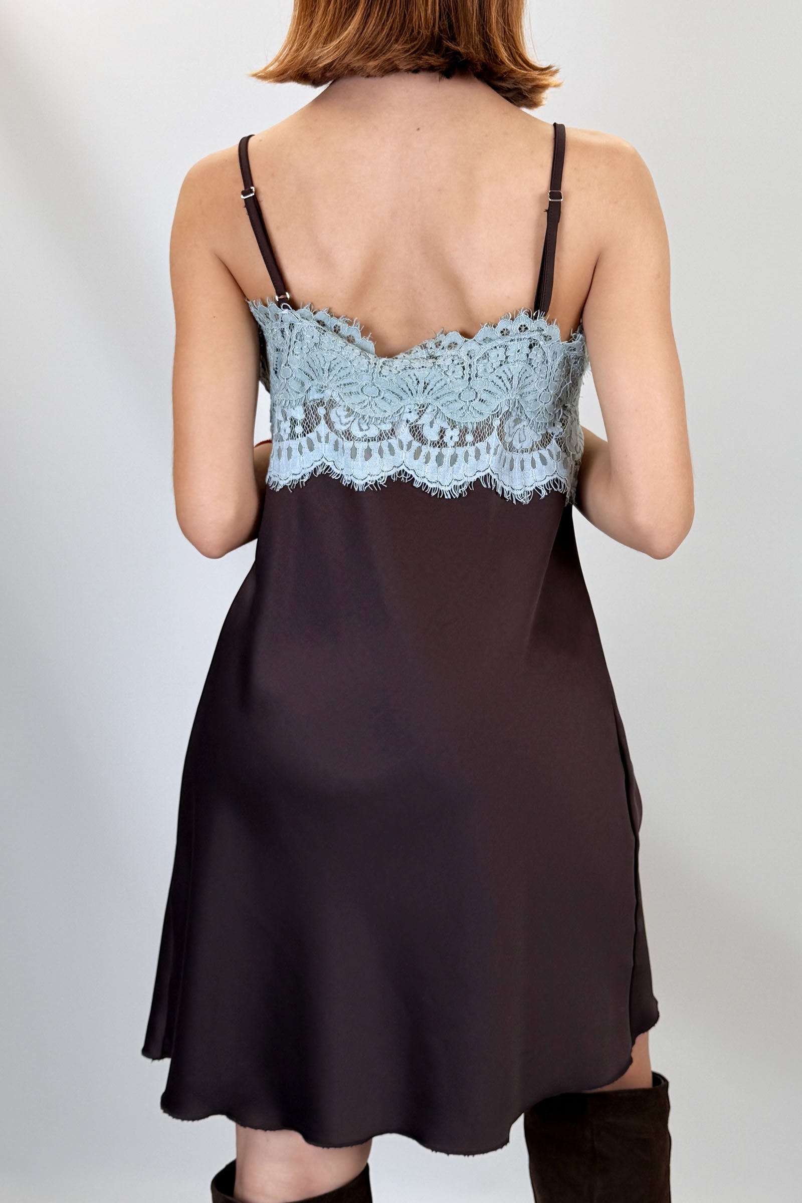 Susy Mix abito stile lingerie con pizzo sulla scollattura, colore moro