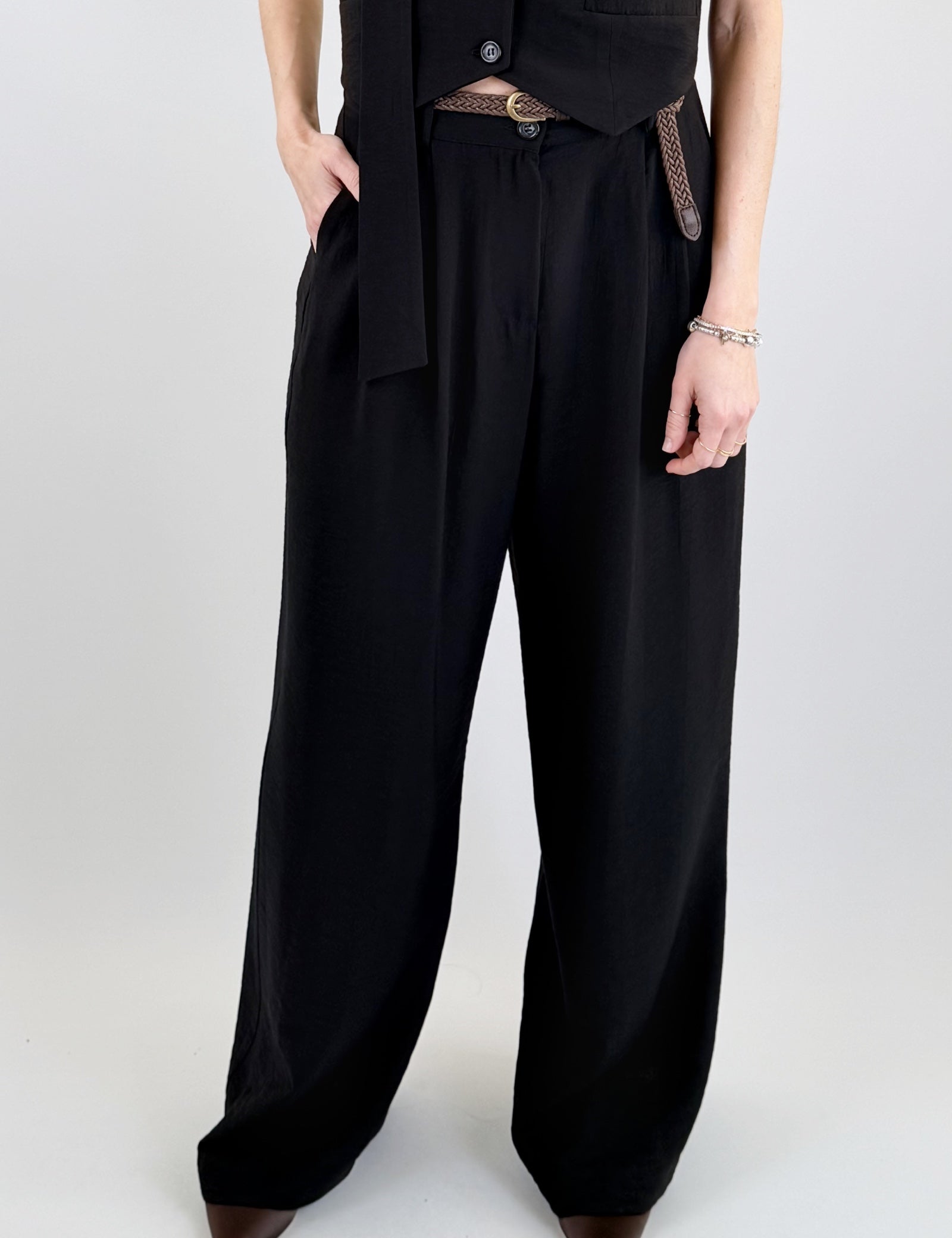Pantalone con pinces e cintura