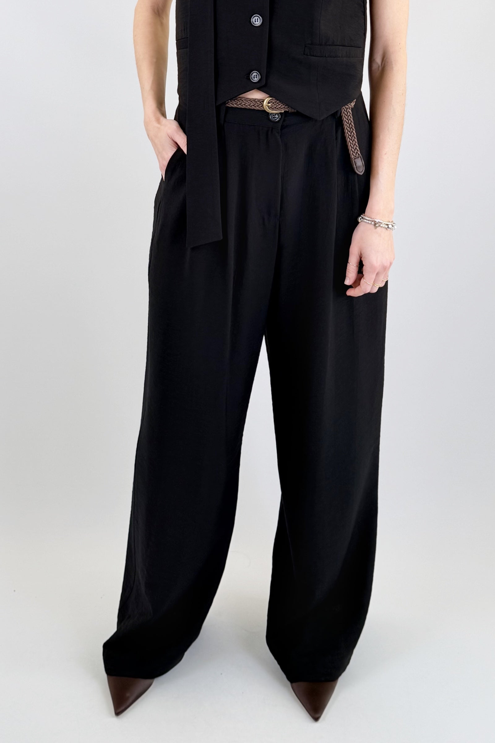 Pantalone con pinces e cintura