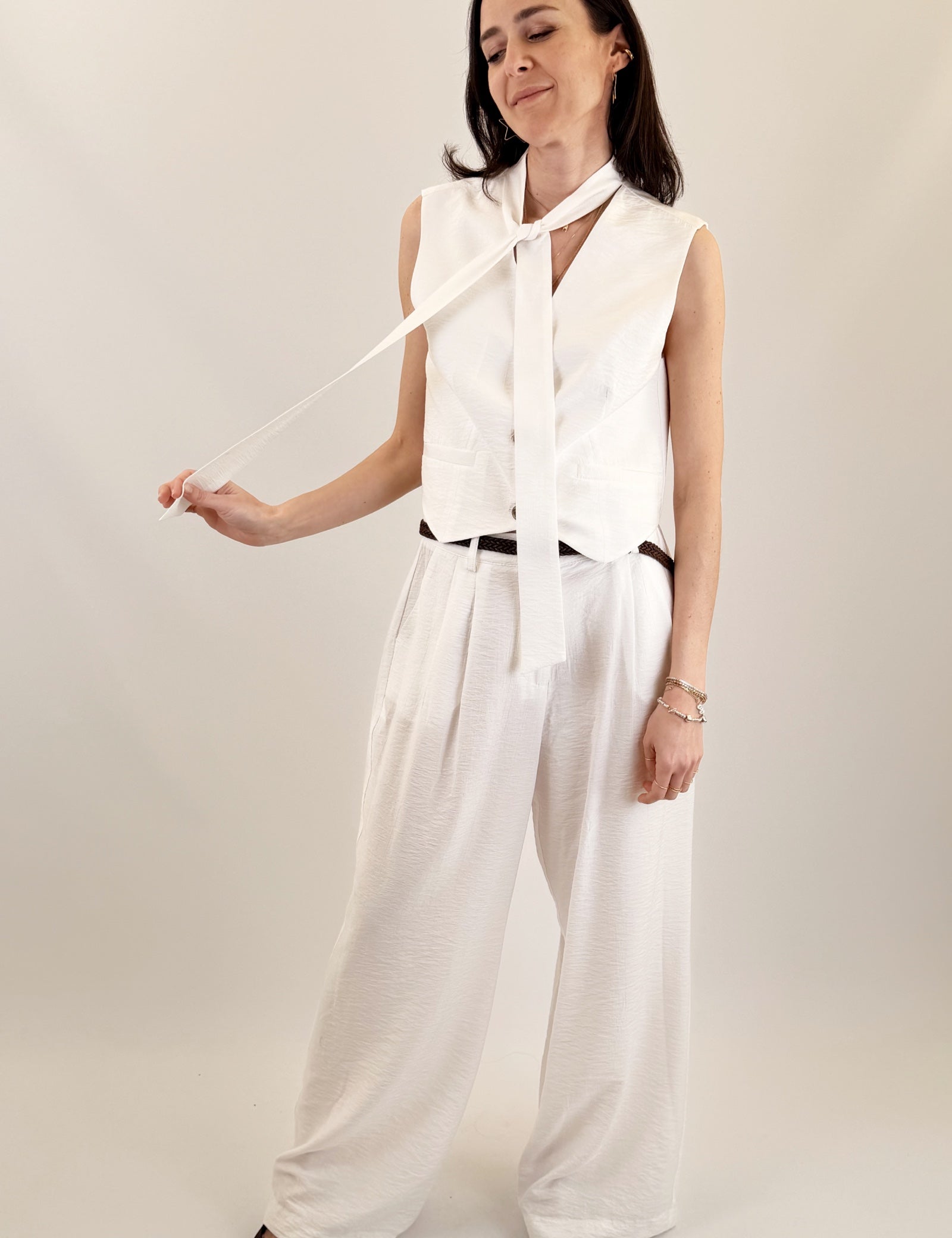 Pantalone con pinces e cintura