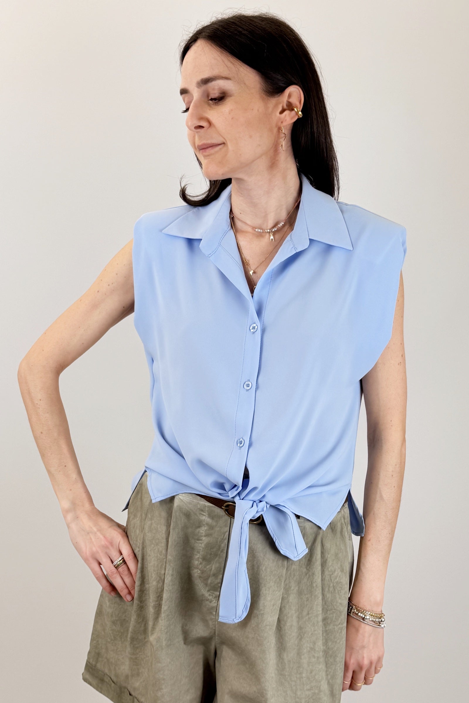 Camicia smanicata con spalline