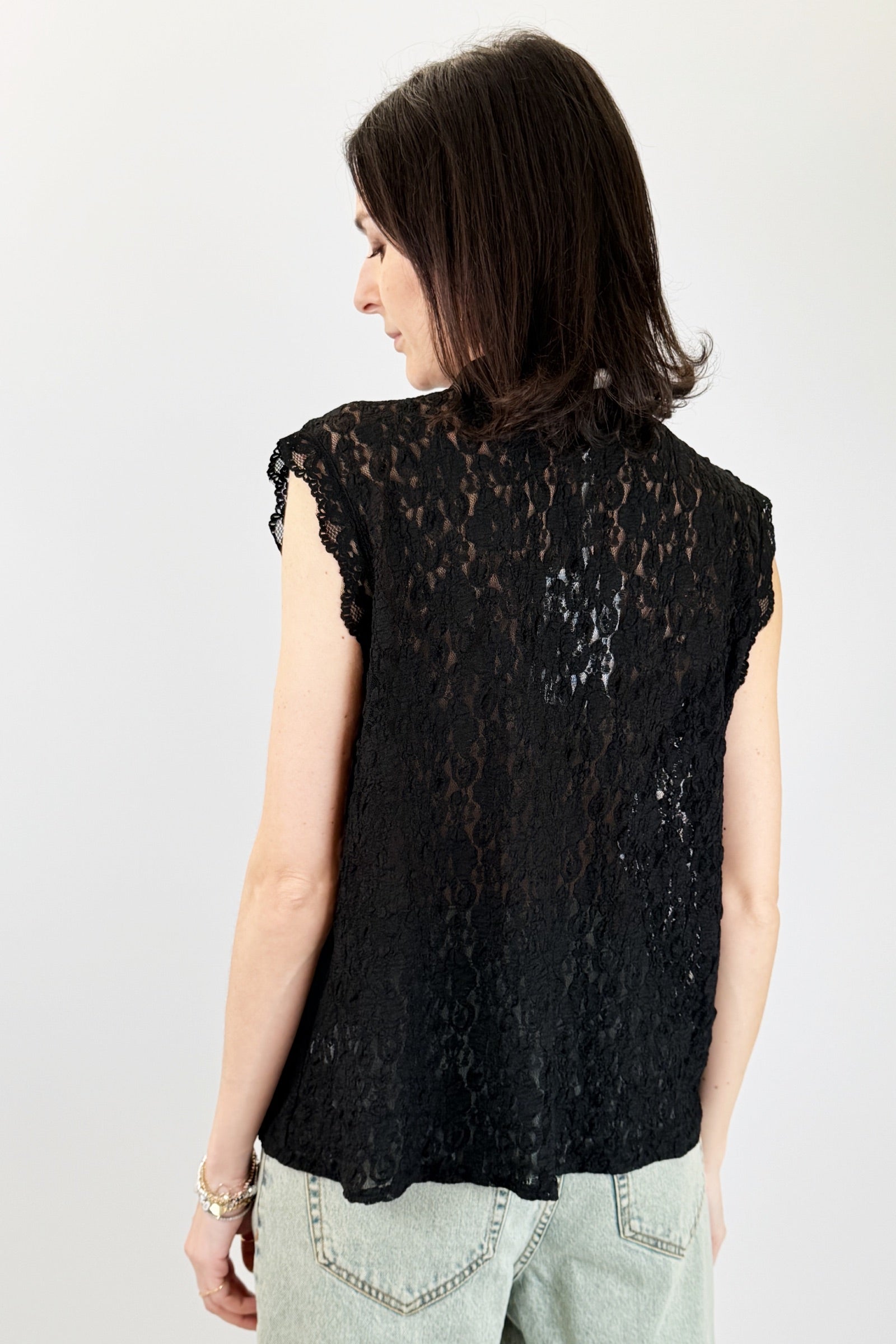 Top pizzo con alamari